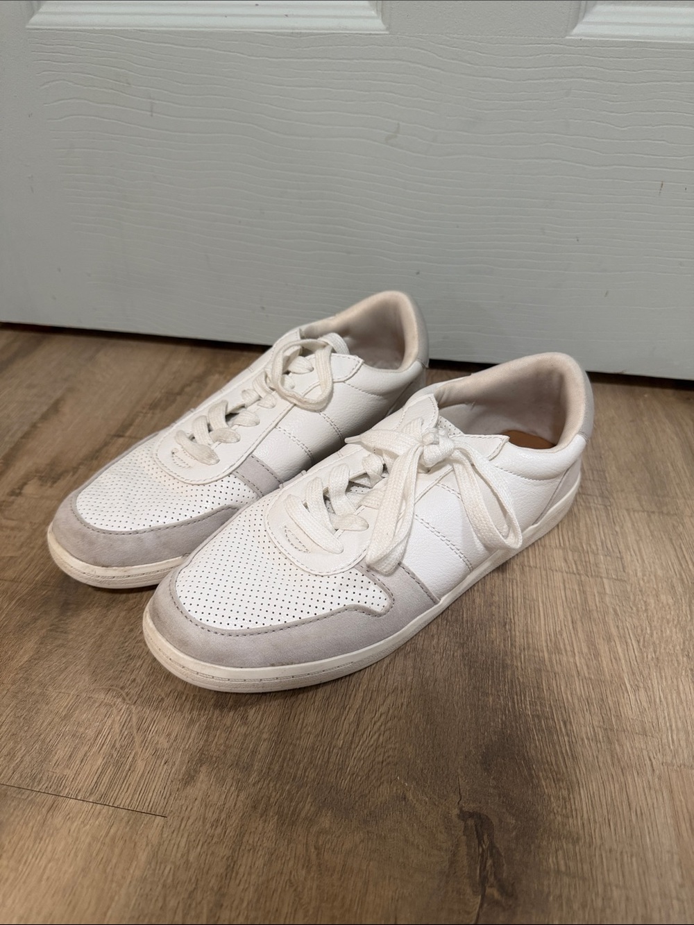 Univeral Thread Women's White Leather Perforated Sneakers